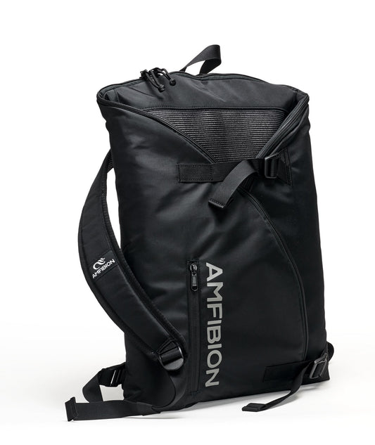 SHORELINE Convertible Changing Mat Backpack